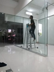 Pabrikasi Partisi Kaca Humbang Hasundutan: Partisi Kaca Frameless Kantor, Ruangan Dlsb - Tempered.id